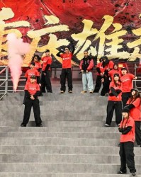 乐鱼体育登录入口-球迷两极对峙！重庆铜梁龙“票价之争”：中超俱乐部运营新思考